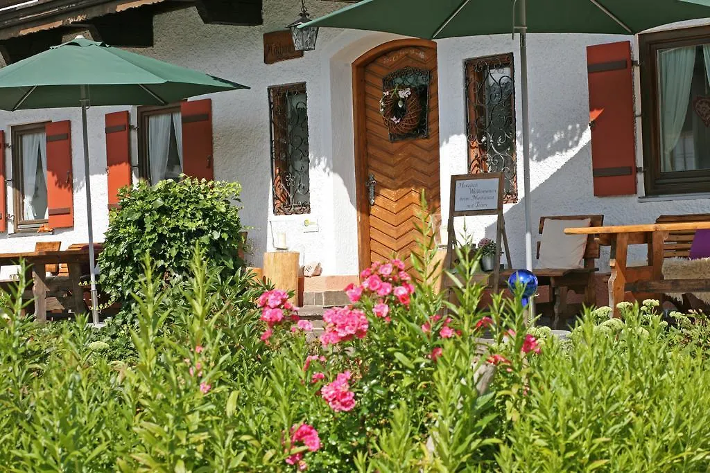 Beim Nuihausa Reit im Winkl